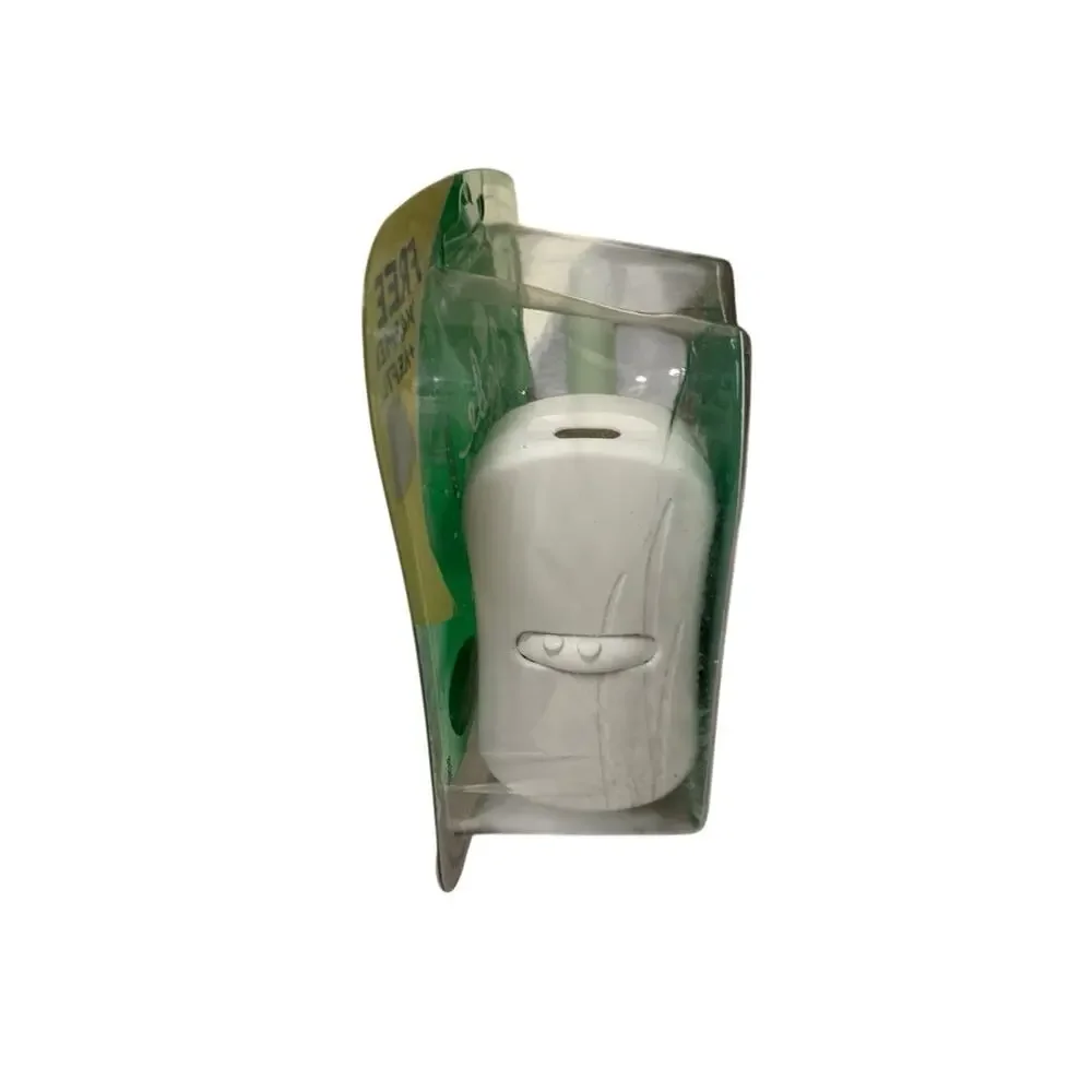 Glade PlugIns Scented Oil Sparkling Spruce Warmer and‎ 1 Refill Set NEW